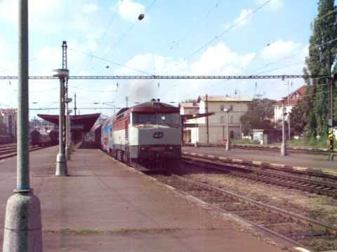 749107 na čele OS. 9063 při rozjezdu z Prahy Vršovic - 11.9.2010.