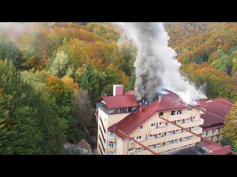 Incendiu,acoperișul hotelului Livadia din Băile Olănești-Vâlcea,a luat foc!