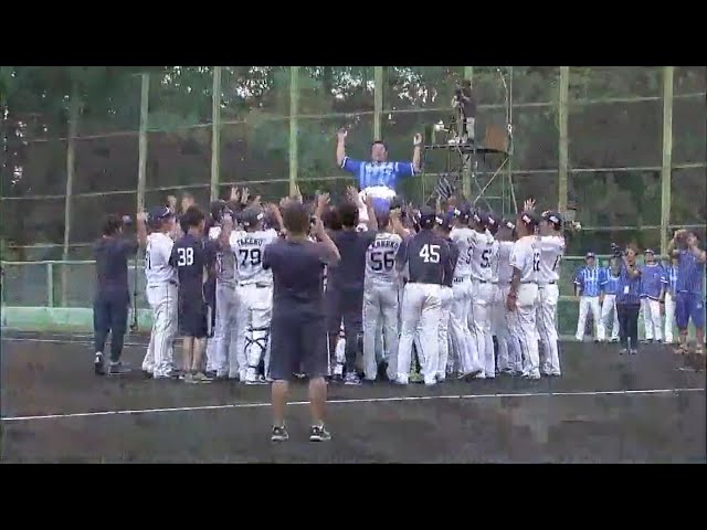 【ファーム】今季限りで引退のベイスターズ・後藤をライオンズの選手達が胴上げ!! 2018/9/17 L-DB(ファーム)