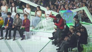 Download lagu [ TXT 수상에 엄청 기뻐하는 방탄소년단(BTS) ]있지(ITZY) Reaction   직캠 mp3