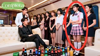 CEO impotente obligado a cita pública, pero siente atracción x estudiante pobre q entró x error!