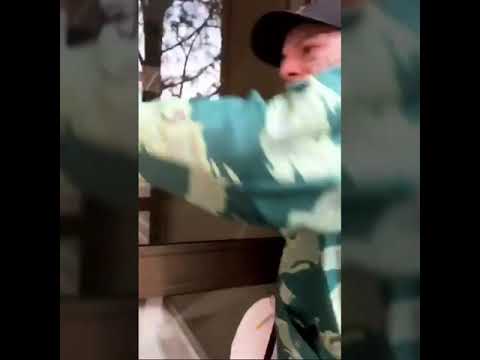 MR RIZZUS E VALE BRONSON VANNO A PICCHIARE JORDAN SOTTO CASA SUA