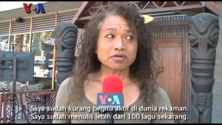 Download lagu VOA Insert Daniel Sahuleka....Performs in Los Angeles, CA mp3