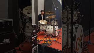 Download lagu Om anji di serang ibu ibu drummer nya senyum senyum sendiri #drumcover mp3