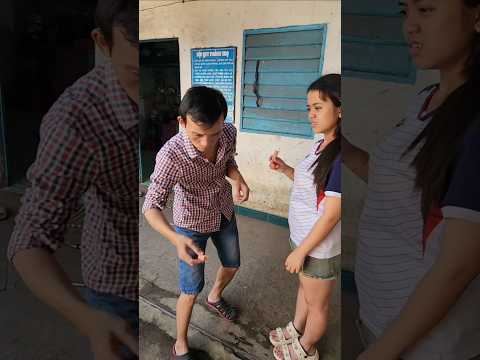 Xúc xích tới miệng mà không được ăn #shorts