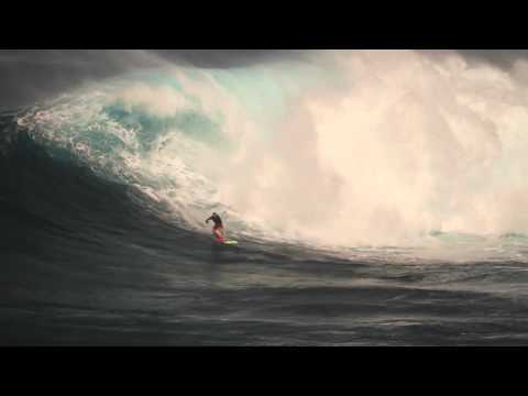 Australian Jeff Rowley Paddles-in to Massive Jaws Peahi 4 January 2012