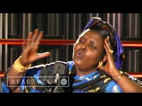 Maryam Mursal - Somali Udiida Ceb (Somalia, Don't Shame Yourself)