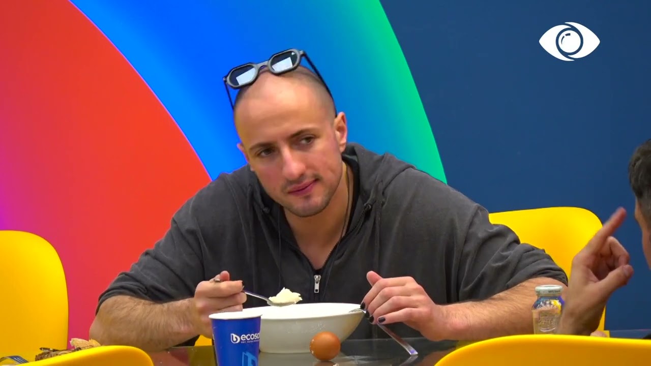 Në fillim Kiara ishte më e interesuar/Banorët bisedojnë