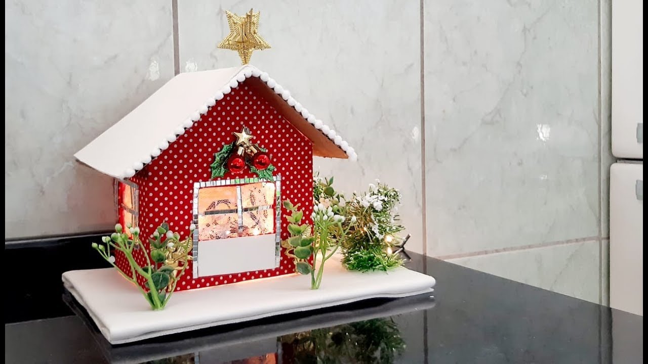 Casinha do papai Noel reciclando papelão e e.v.a