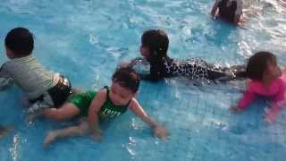 preview picture of video 'Kids In The Swimming Pool - Pusat Rekreasi Air Putrajaya'