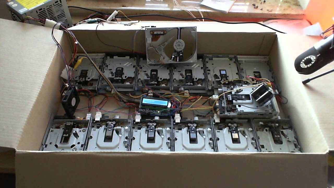 Listen To Tainted Love, Performed By A Bunch Of Floppy Drives (And A HDD)