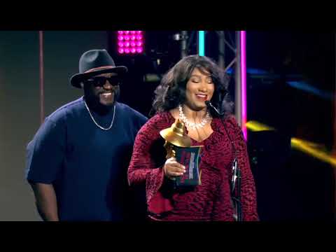 Tems’ Mom & Seyi Sodimu Accept Best Recording of the Year Award for “Burning” | 17th Headies Moment