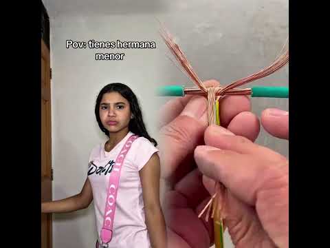 Así es cuando tienes hermanita menor 😩 #hermanos #humor #asison #madreehija #hermanita