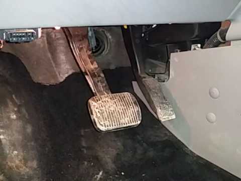 CE0423 - 2005 Mercury Monterey - Power Gas and Brake Pedal