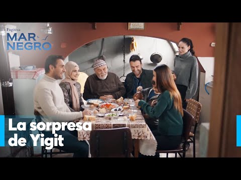 Yigit prepara desayuno a su familia - Mar Negro Capítulo 117 | Fugitiva