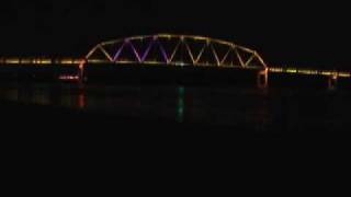 preview picture of video 'Muscatine Bridge Lights'