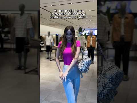 I feel like I’m acting SUS ✋🏼👩🏻🤚🏼