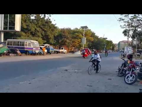 BINGWA WA KUENDESHA BAJAJI JIJINI DAR ES SALAAM TAZAMA VIDEO UPATE RAHA