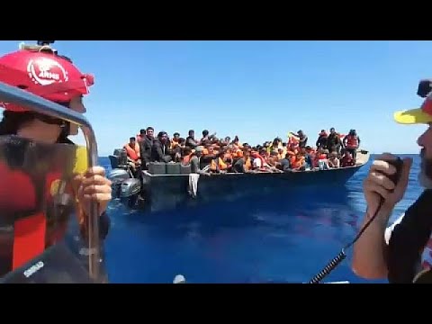 Organisation Open Arms: Yacht "Astral" rettet 110 Menschen in Seenot