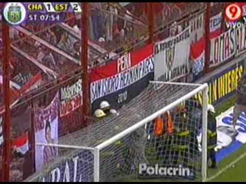 Estudiantes Chacarita, furia de la hinchada o de la policía?