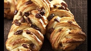 Плетенка из слоеного теста с орехами