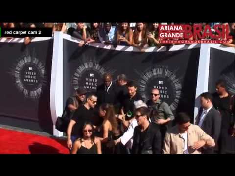 Ariana Grande - Red Carpet VMA