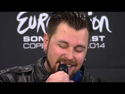 Carl Espen sings "Katy Perry: "Roar"