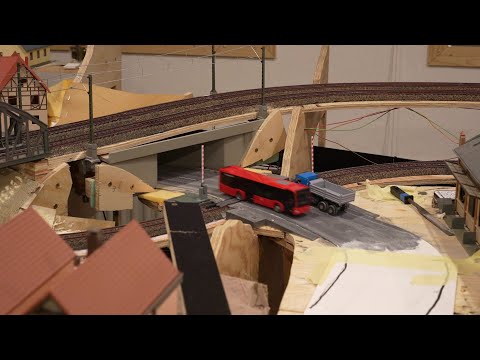 Marco's Model Railway Part 66 – Level Crossing and Landscaping