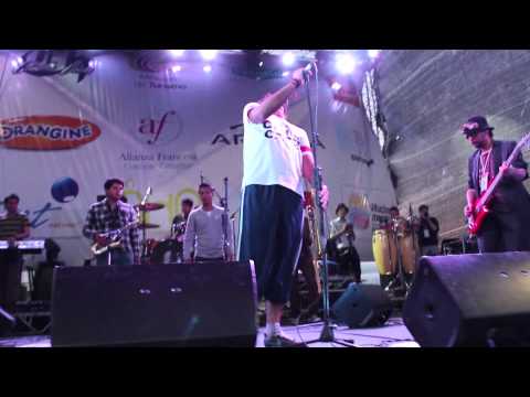 PATIO PLOMO - LA FIESTA DE LA MÚSICA 2013 ( CUENCA - ECUADOR )