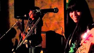 Osaka Ramones  大阪ラモーンズ (Shonen Knife) &quot;Blitzkreig Bop&quot; - Brixton Windmill, 11/8/2011