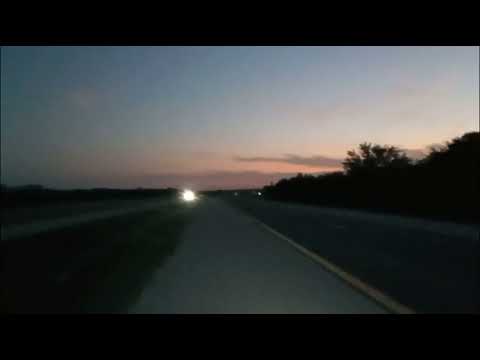 cruzando la avenida en dique chico