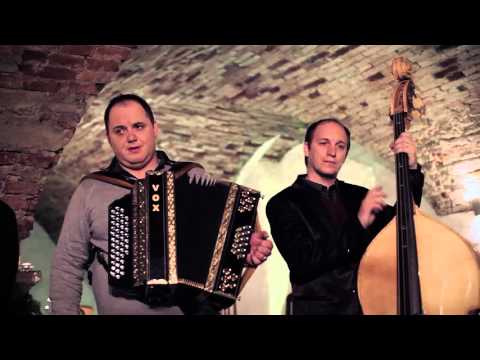 COTO, JAN IN MODRIJANI - En poljub (Official video)