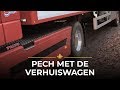 De vrachtwagen staat vast in de modder | Chateau Meiland