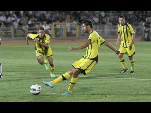 Gonzalo García scores from the penalty