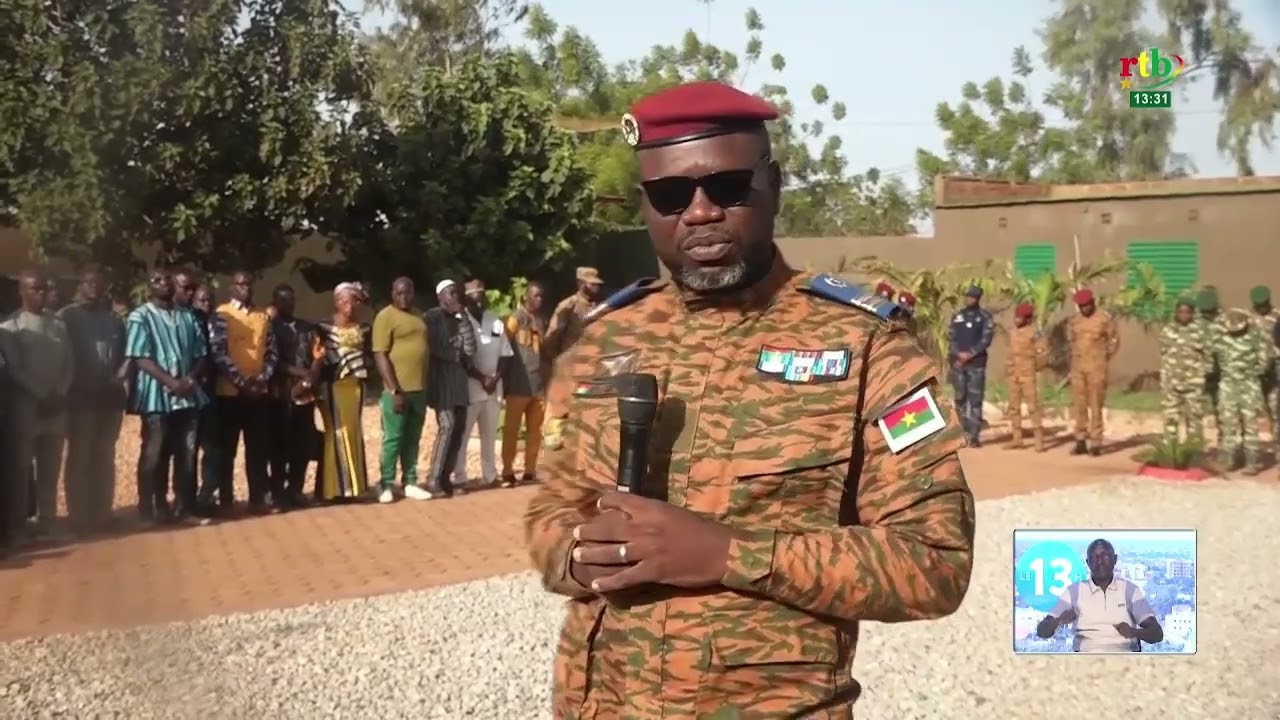 Cérémonie de montée des Couleurs Nationales à l’Etat Major de la 1e  Région Militaire de Kaya