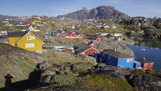 preview picture of video 'Greenland - SISIMIUT, the colorful port of the north (slideshow)'