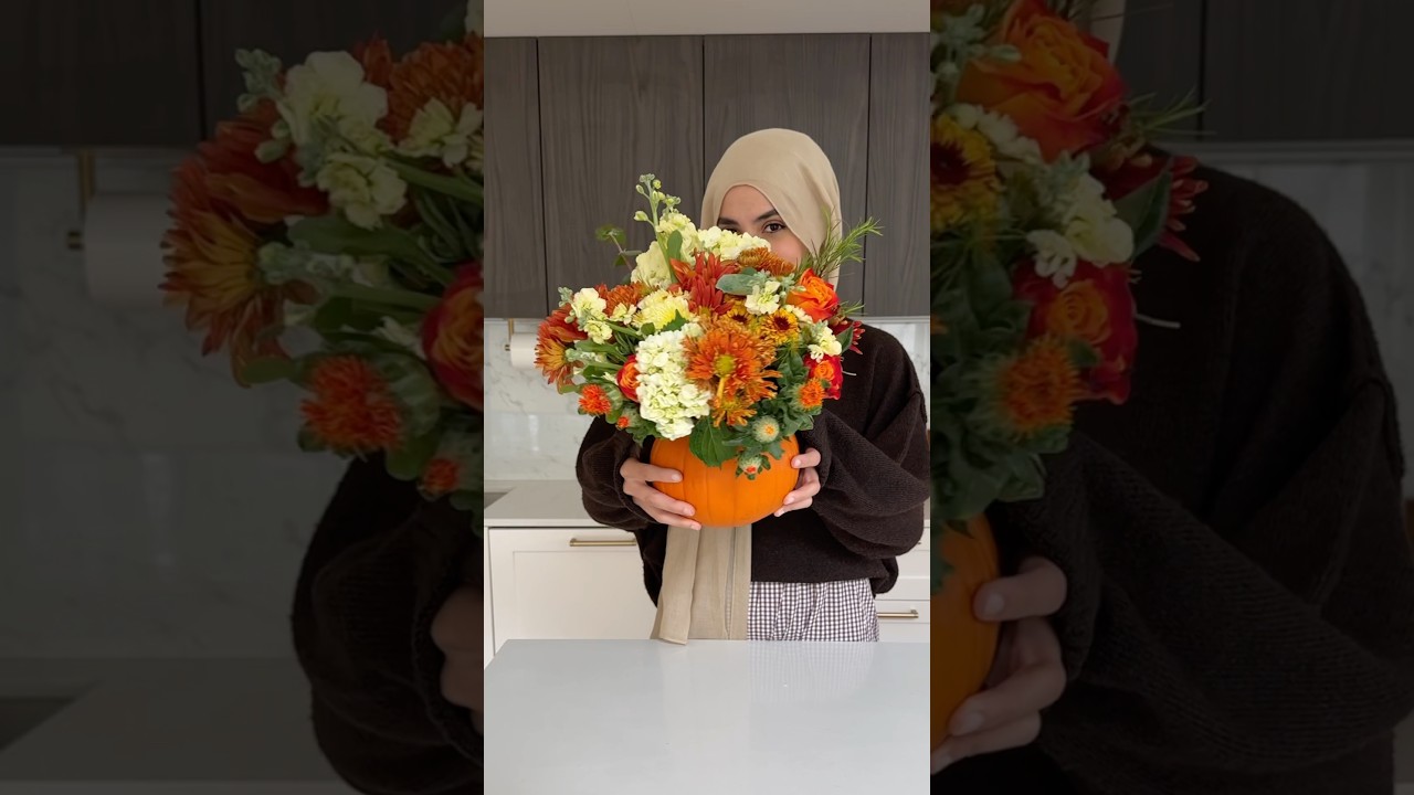 you can turn a PUMPKIN into a FLOWER VASE 💐