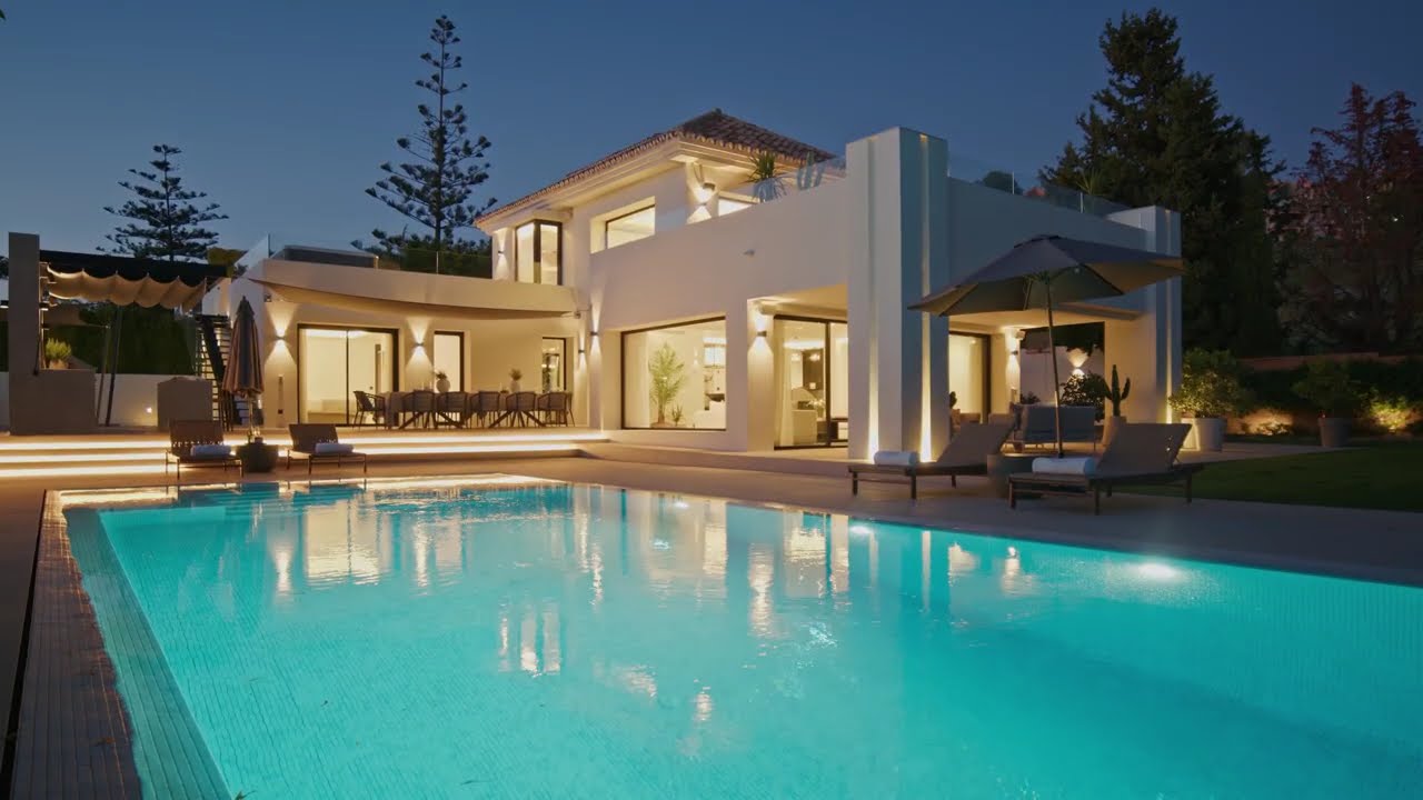 Villa en venta en Los Naranjos Golf, Nueva Andalucia
