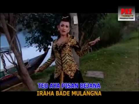 Dewi Azkiya - Kapinis (Official Music Video)