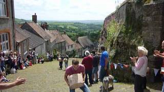 preview picture of video 'Cheese Race up Gold Hill, Shaftesbury Festival. 7-6-2014'