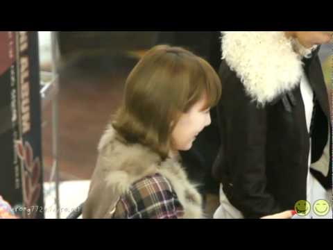 [Fancam] 101109 Taeyeon - Dorky Taeng @ Hoot Fansign