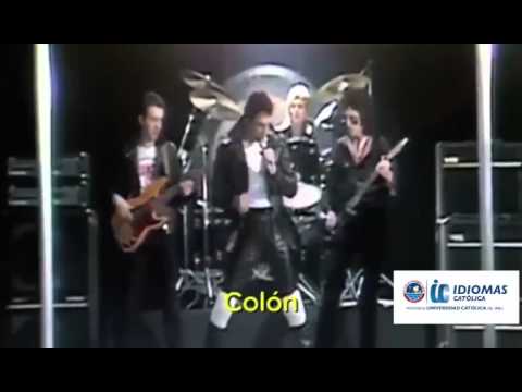 Supuestamente cantando en inglés