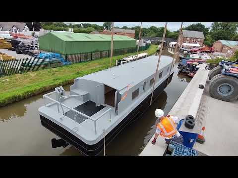 Narrowboats LTD - Widebeam Sailaway Craning