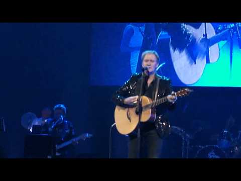 Johnny Logan singing "Knocking on heaven's door'