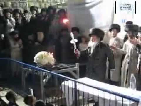 Lelover Rebbe Zt"l making Hadluka in Meron