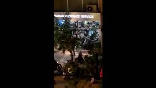 Εκτός ελέγχου η αστυνομία: Η Ομάδα ΔΡΑΣΗ γρονθοκοπεί αδυσώπητα νεαρό μέσα σε κατάστημα (Νέα Σμύρνη)