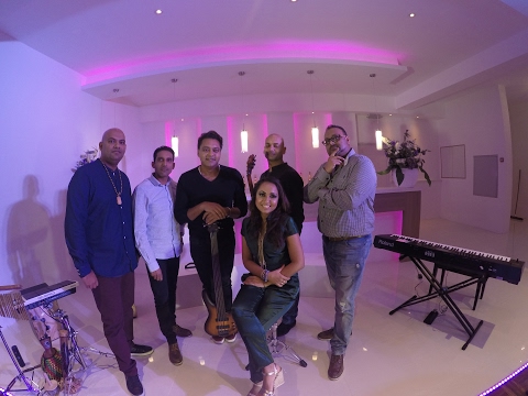 Tu Tu Hai Wohi - Bollywood Unplugged featuring "Nisha Madaran"