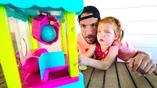 TOY CLAW MACHINE!! Adley and Dad Master our NEW Family Game!  (mini pets inside)