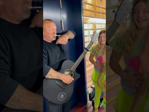 Who knows what time this is?!😱