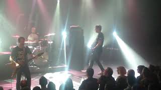 Ash - Goldfinger / Wildsurf (live @ Bota)